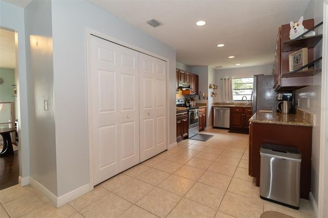 1005 TRANQUIVIEW LANE, Valrico, FL 33594