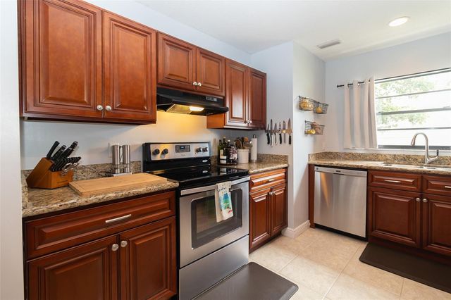 1005 TRANQUIVIEW LANE, Valrico, FL 33594