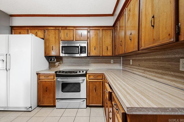 16 Thornhill Drive, Sherwood, AR 72120