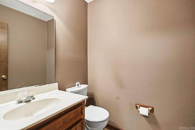 16 Thornhill Drive, Sherwood, AR 72120