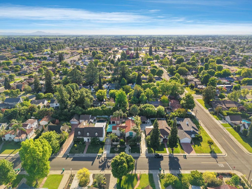 Image 12 of property listing at 115 S Avena Avenue, Lodi, CA 95240