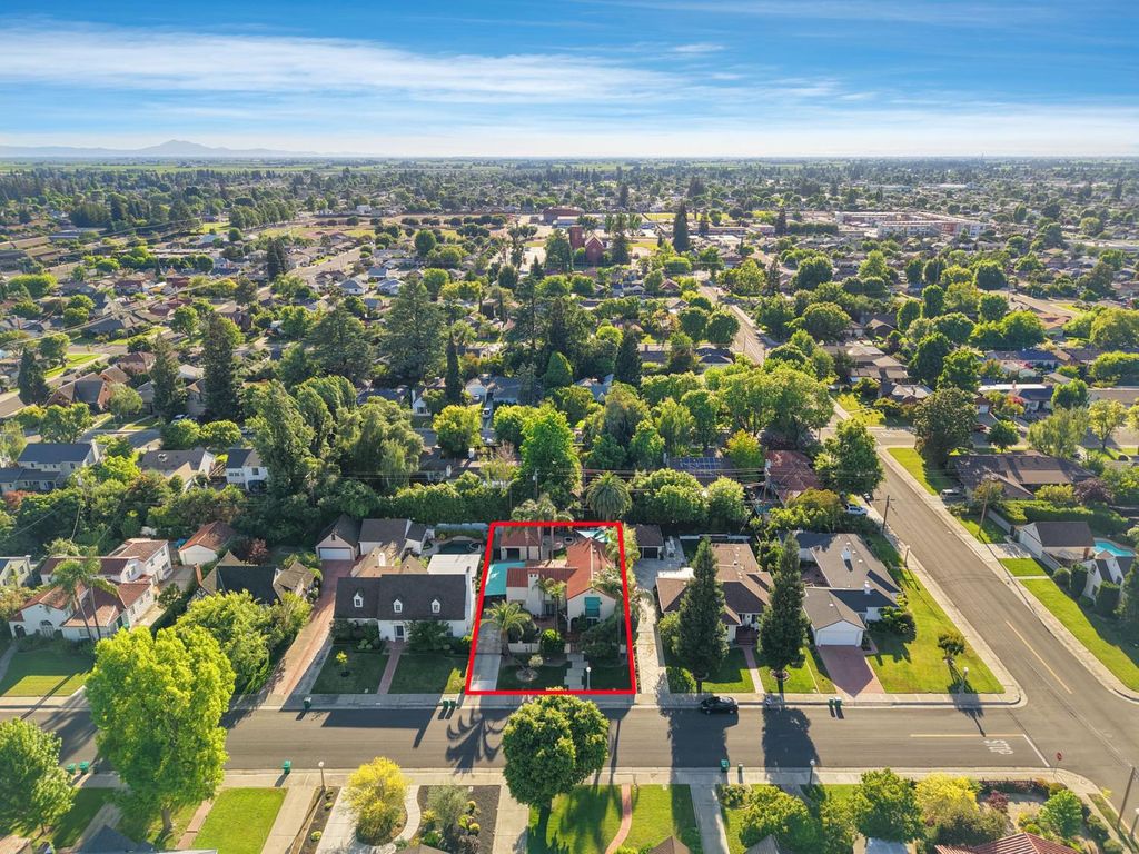 Image 13 of property listing at 115 S Avena Avenue, Lodi, CA 95240