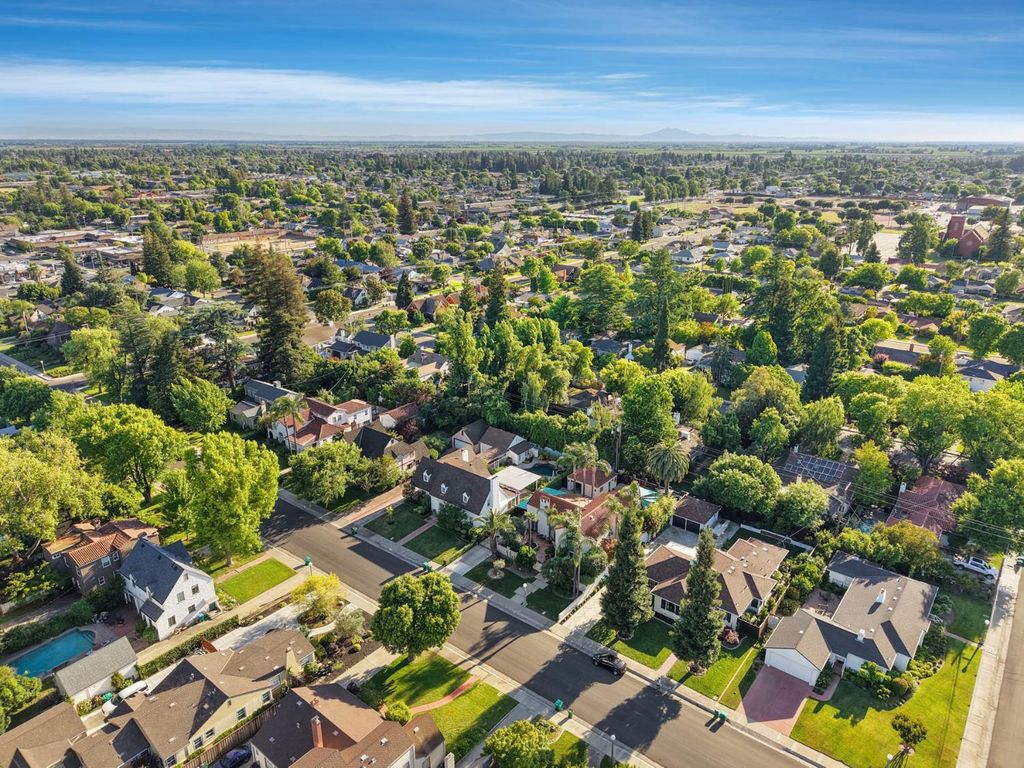 Image 14 of property listing at 115 S Avena Avenue, Lodi, CA 95240