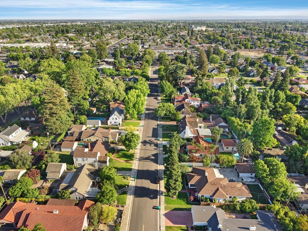 Image 15 of property listing at 115 S Avena Avenue, Lodi, CA 95240