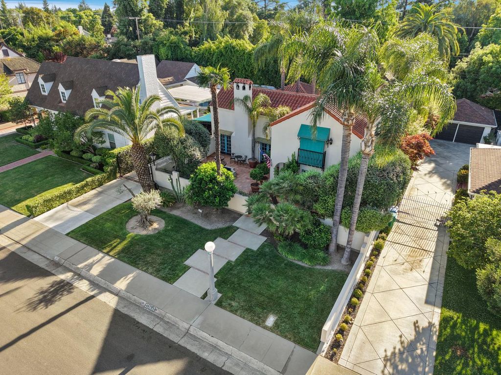 Image 3 of property listing at 115 S Avena Avenue, Lodi, CA 95240