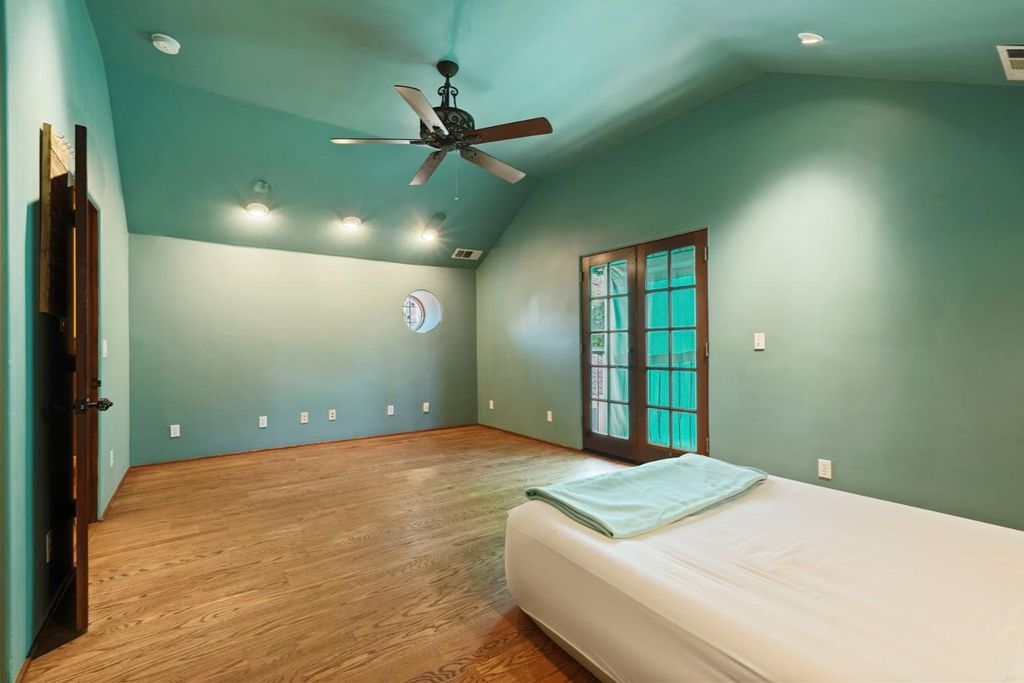 Image 32 of property listing at 115 S Avena Avenue, Lodi, CA 95240
