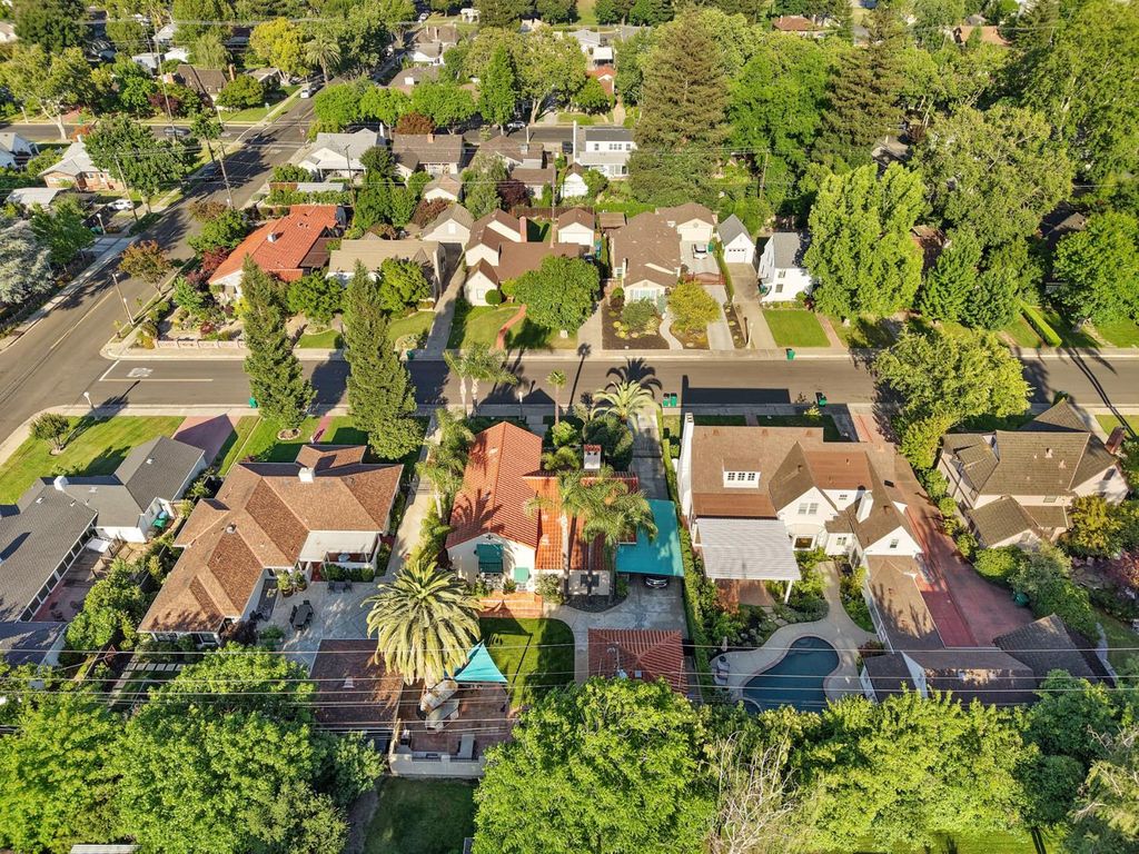 Image 5 of property listing at 115 S Avena Avenue, Lodi, CA 95240