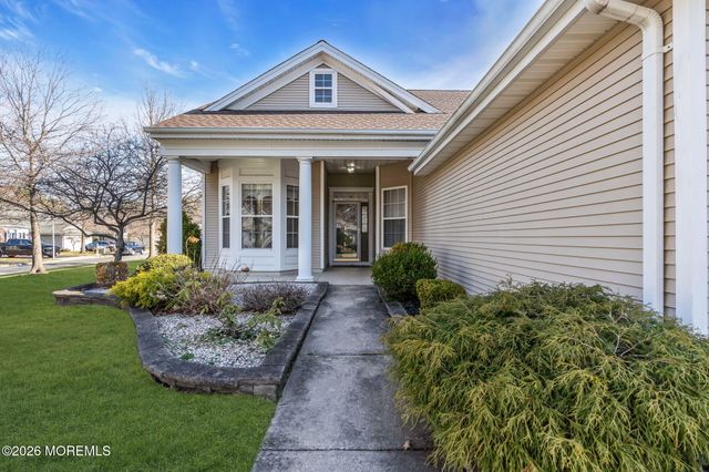 12 Bellflower Drive, Lakewood, NJ 08701