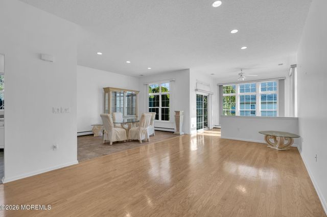 12 Bellflower Drive, Lakewood, NJ 08701