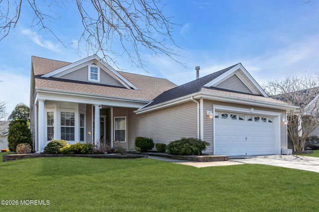 12 Bellflower Drive, Lakewood, NJ 08701