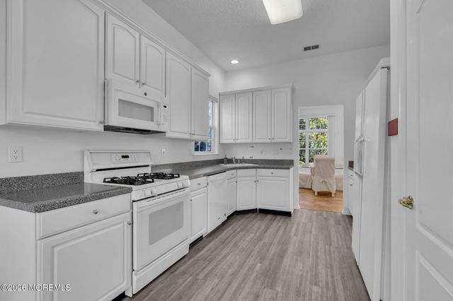 12 Bellflower Drive, Lakewood, NJ 08701