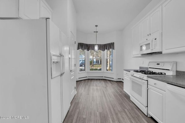 12 Bellflower Drive, Lakewood, NJ 08701