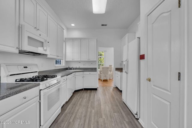 12 Bellflower Drive, Lakewood, NJ 08701