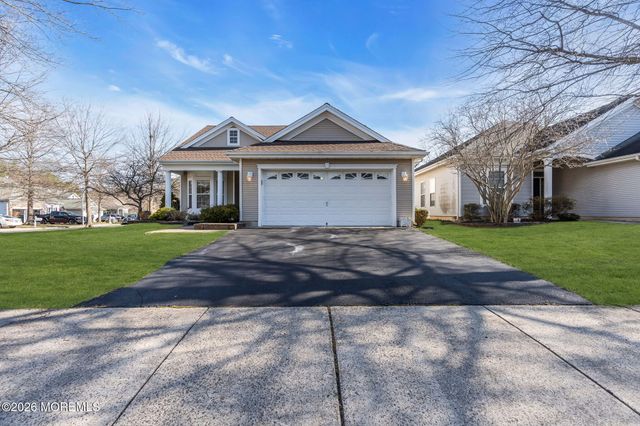 12 Bellflower Drive, Lakewood, NJ 08701
