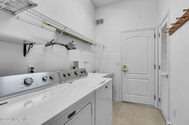 12 Bellflower Drive, Lakewood, NJ 08701