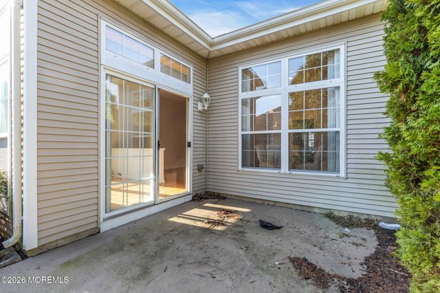 12 Bellflower Drive, Lakewood, NJ 08701