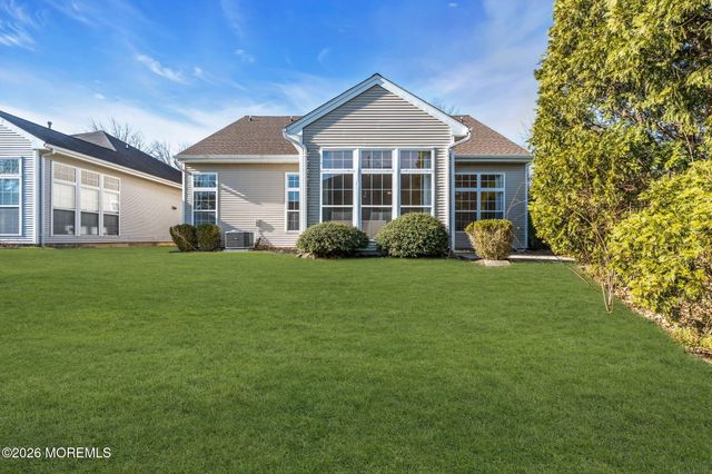 12 Bellflower Drive, Lakewood, NJ 08701