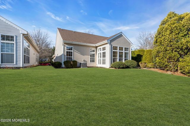 12 Bellflower Drive, Lakewood, NJ 08701