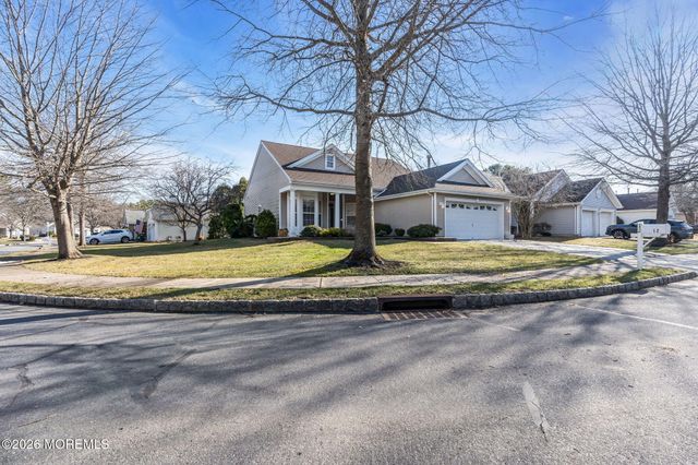 12 Bellflower Drive, Lakewood, NJ 08701