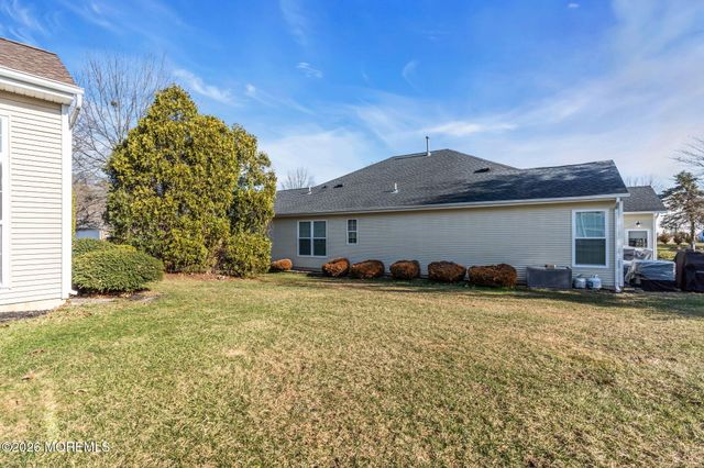 12 Bellflower Drive, Lakewood, NJ 08701