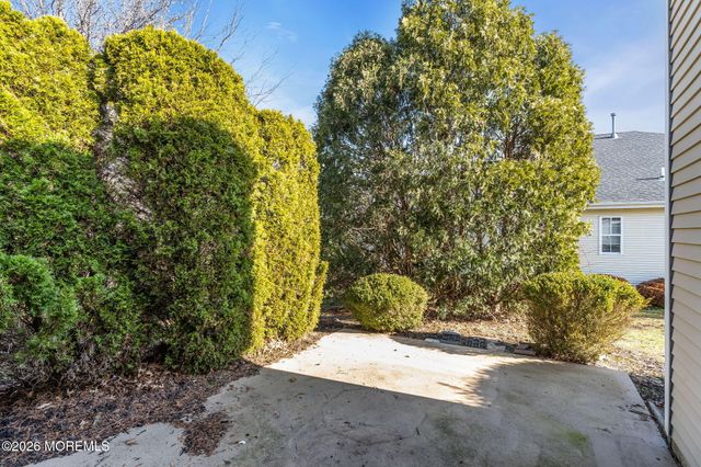 12 Bellflower Drive, Lakewood, NJ 08701