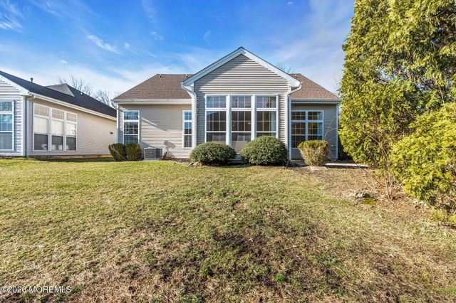 12 Bellflower Drive, Lakewood, NJ 08701