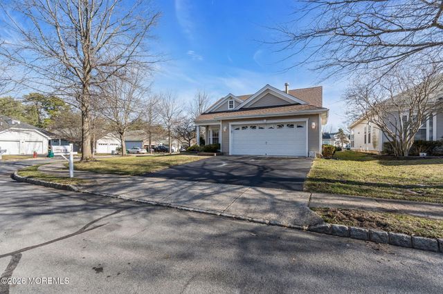 12 Bellflower Drive, Lakewood, NJ 08701