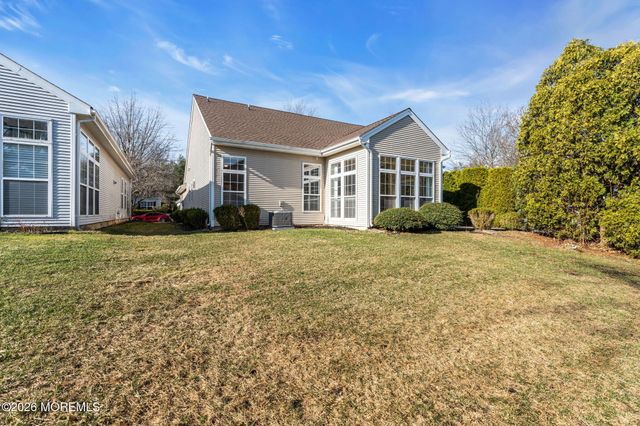 12 Bellflower Drive, Lakewood, NJ 08701