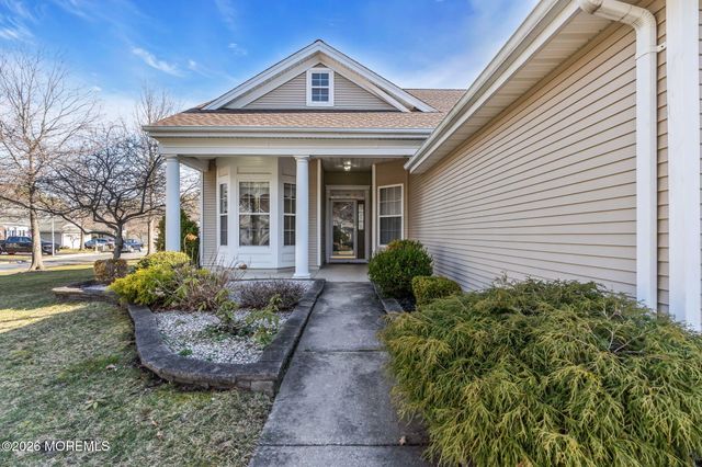 12 Bellflower Drive, Lakewood, NJ 08701