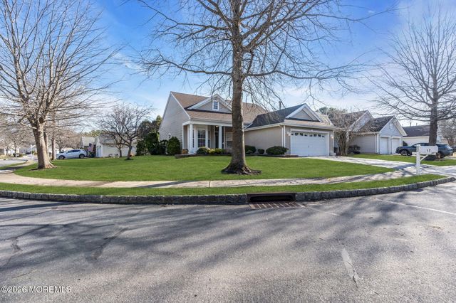 12 Bellflower Drive, Lakewood, NJ 08701