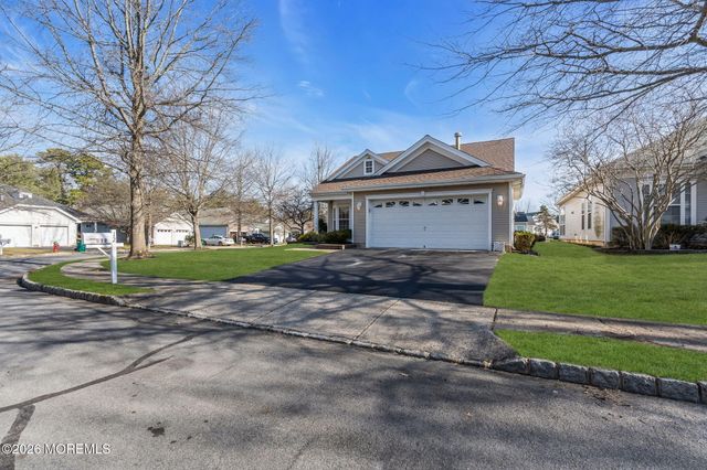 12 Bellflower Drive, Lakewood, NJ 08701