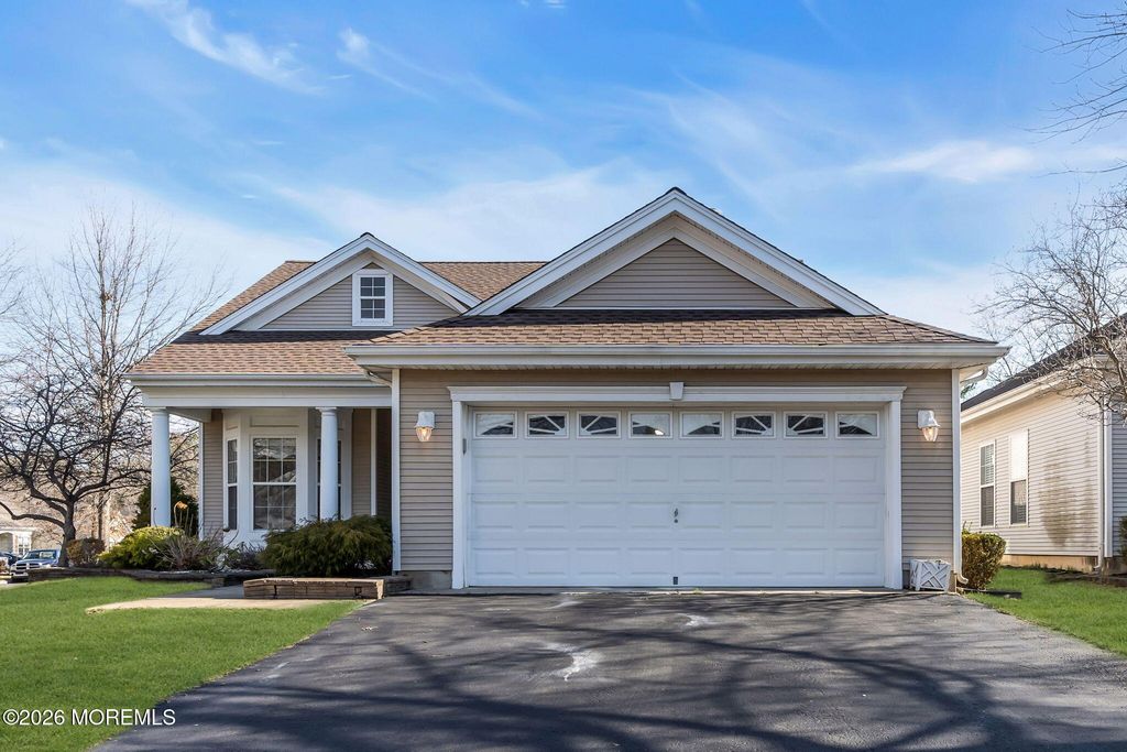 12 Bellflower Drive, Lakewood, NJ 08701