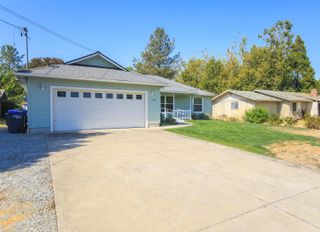 109 N 2nd Street, Talent, OR 97540