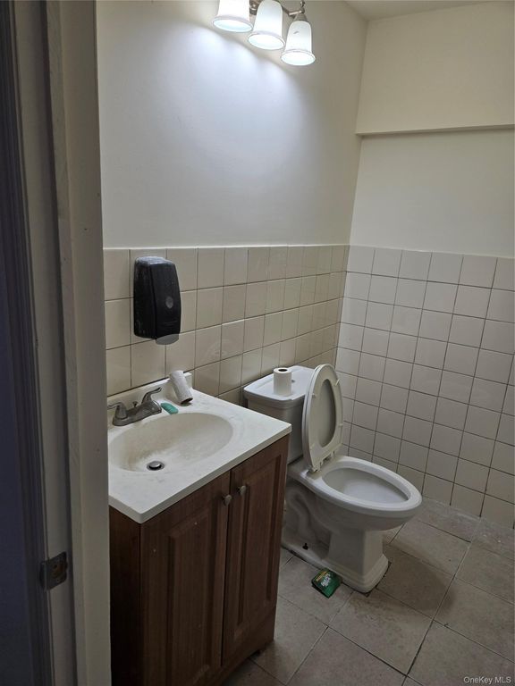 855 Yonkers Avenue, Yonkers, NY 10704 — photo 2
