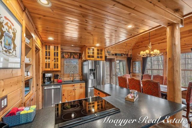 6459 Lilypad Lane, Saugatuck, MI 49453