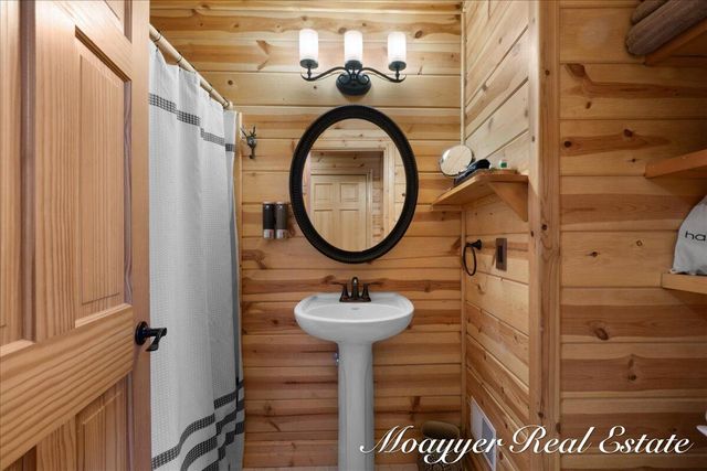 6459 Lilypad Lane, Saugatuck, MI 49453