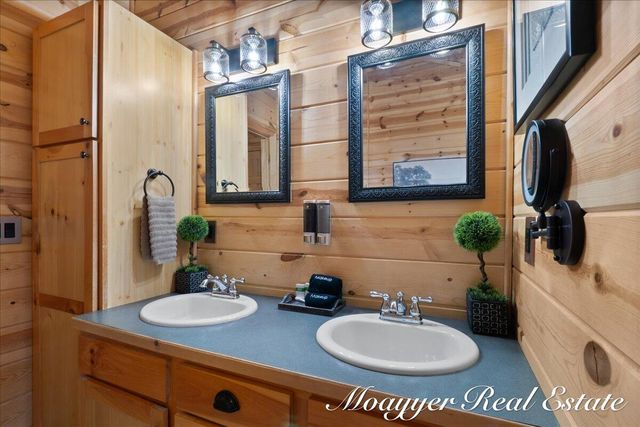 6459 Lilypad Lane, Saugatuck, MI 49453