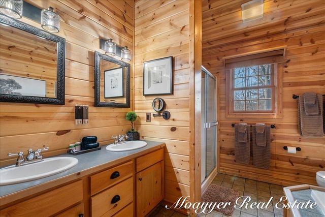 6459 Lilypad Lane, Saugatuck, MI 49453