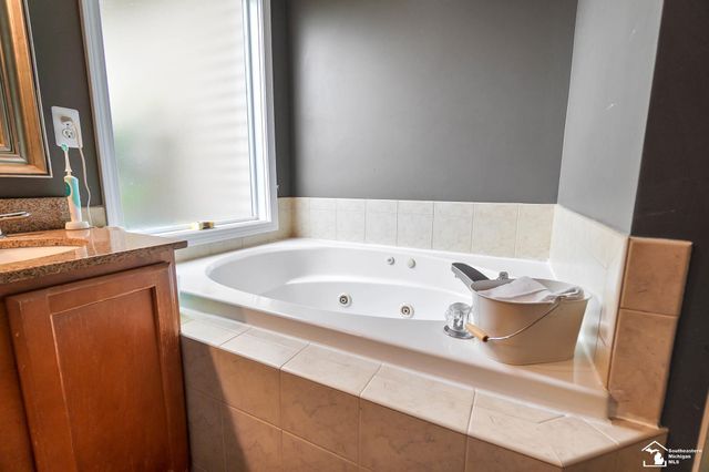 217 Potterstone Drive, Dundee, MI 48131