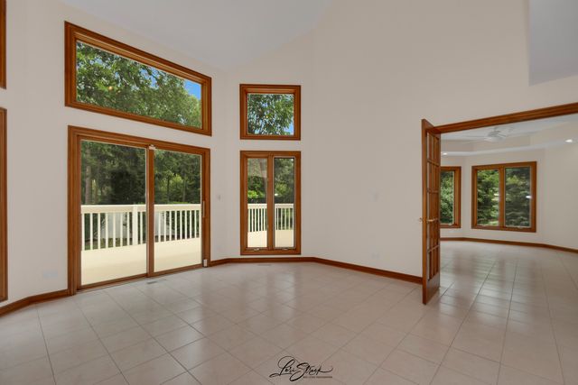 542 W Rosiland Drive, Palatine, IL 60074