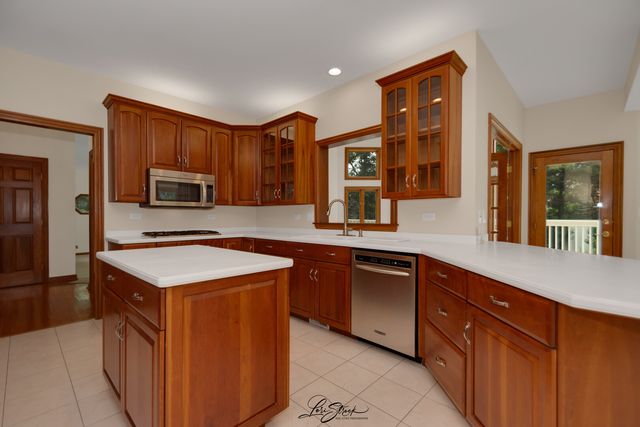 542 W Rosiland Drive, Palatine, IL 60074