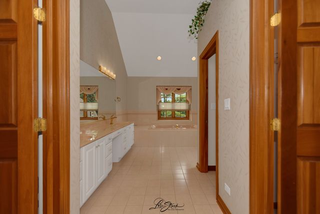 542 W Rosiland Drive, Palatine, IL 60074