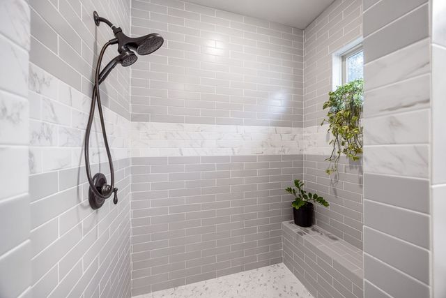 1069 Roanoke Ln, Kerrville, TX 78028