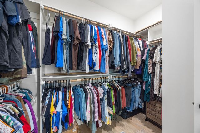 1069 Roanoke Ln, Kerrville, TX 78028