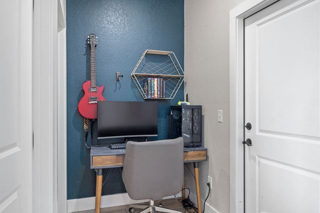 1069 Roanoke Ln, Kerrville, TX 78028