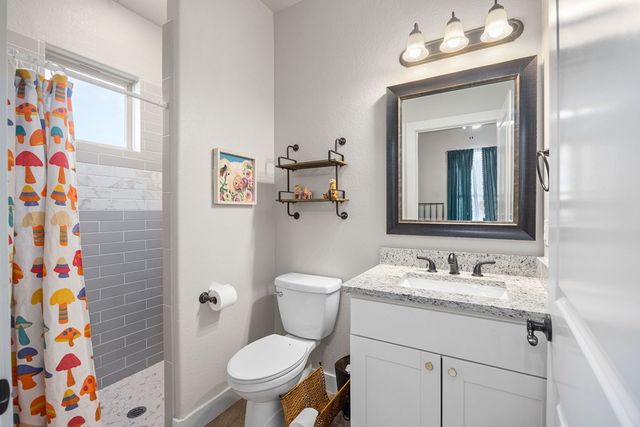 1069 Roanoke Ln, Kerrville, TX 78028