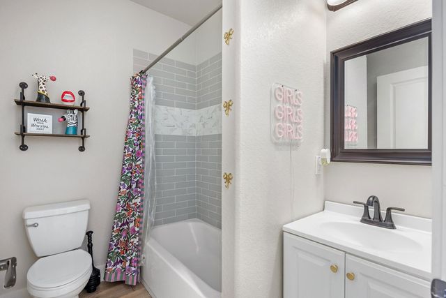 1069 Roanoke Ln, Kerrville, TX 78028