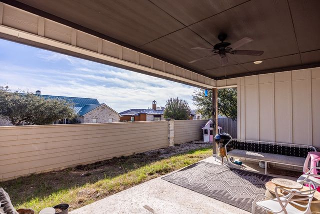 1069 Roanoke Ln, Kerrville, TX 78028