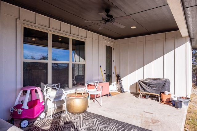 1069 Roanoke Ln, Kerrville, TX 78028