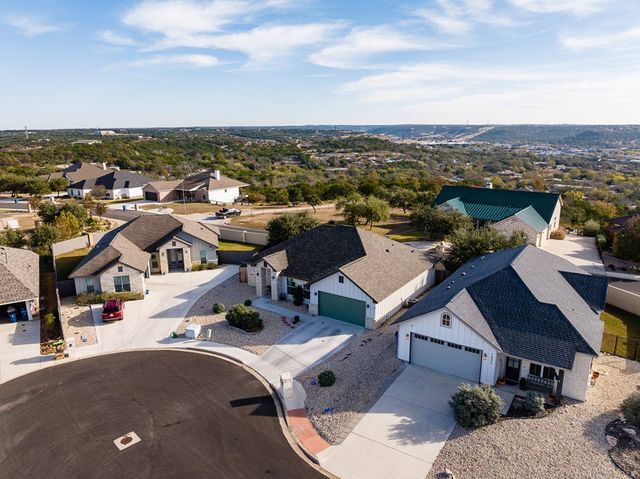 1069 Roanoke Ln, Kerrville, TX 78028